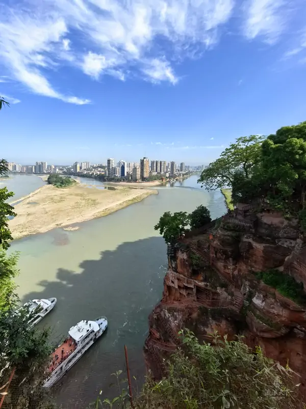万州北站高铁美食广场
