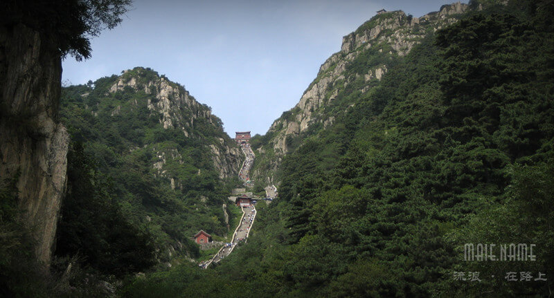 远眺泰山十八盘